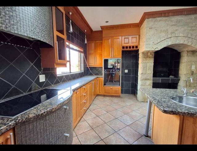 5 BEDROOM HOUSE FOR SALE IN MEYERSDAL